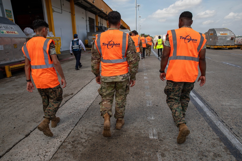 Joint Security Cooperation Group - Panama provides support for Venezuelan relief with Panamanian partners