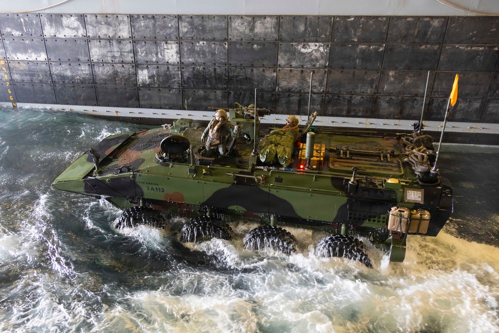 BLT 2/4 Conducts ACV Qualifications aboard USS Anchorage