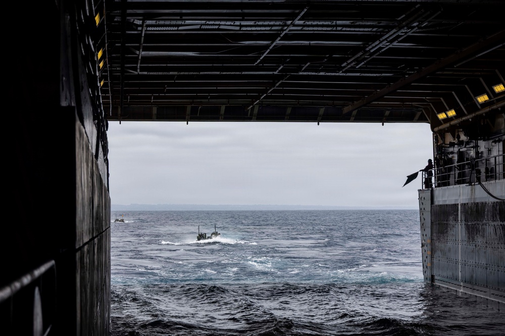 BLT 2/4 Conducts ACV Qualifications aboard USS Anchorage