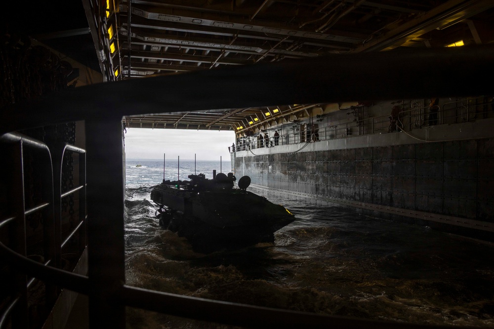 BLT 2/4 Conducts ACV Qualifications aboard USS Anchorage