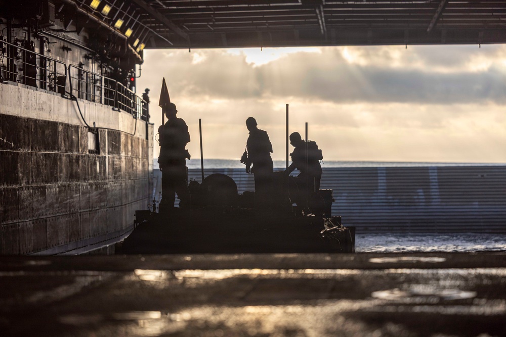 BLT 2/4 Conducts ACV Qualifications aboard USS Anchorage