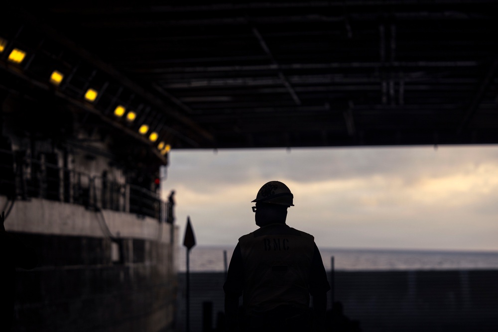 BLT 2/4 Conducts ACV Qualifications aboard USS Anchorage