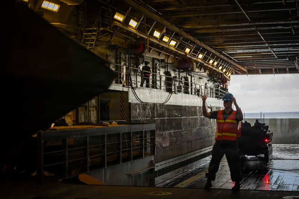 BLT 2/4 Conducts ACV Qualifications aboard USS Anchorage