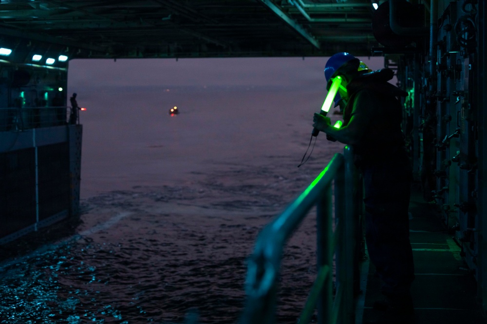 BLT 2/4 Conducts ACV Qualifications aboard USS Anchorage