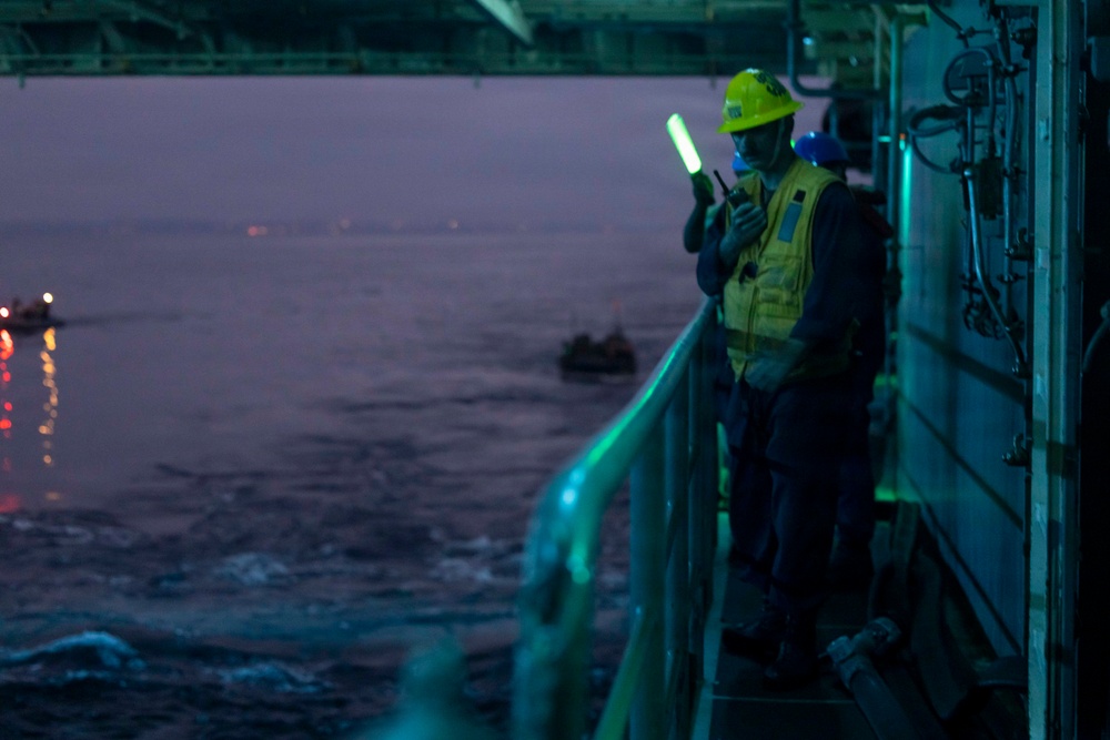 BLT 2/4 Conducts ACV Qualifications aboard USS Anchorage