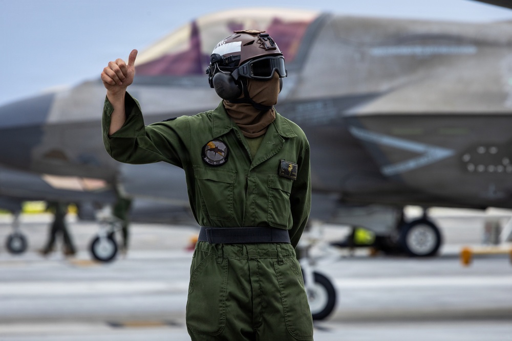 U.S. Marines continue flight operations during Valiant Shield 2026