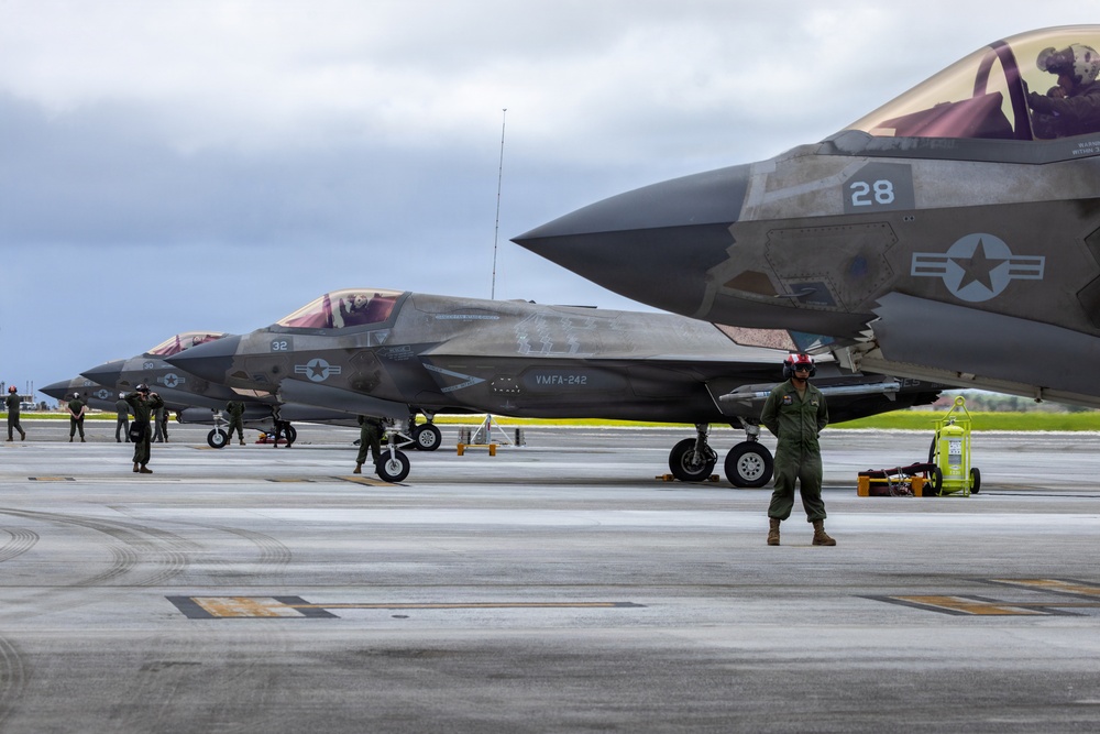 U.S. Marines continue flight operations during Valiant Shield 2026