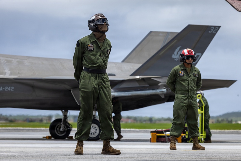 U.S. Marines continue flight operations during Valiant Shield 2026