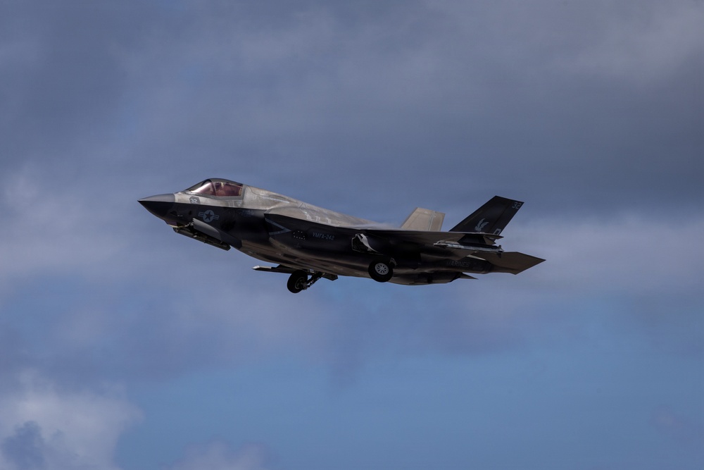 U.S. Marines continue flight operations during Valiant Shield 2026