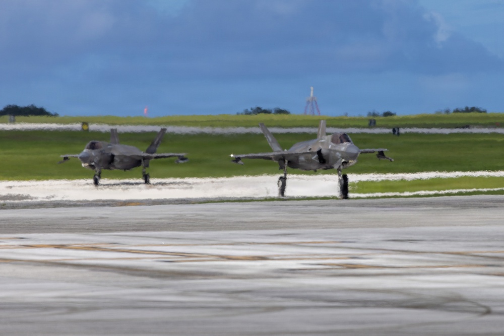 U.S. Marines continue flight operations during Valiant Shield 2026
