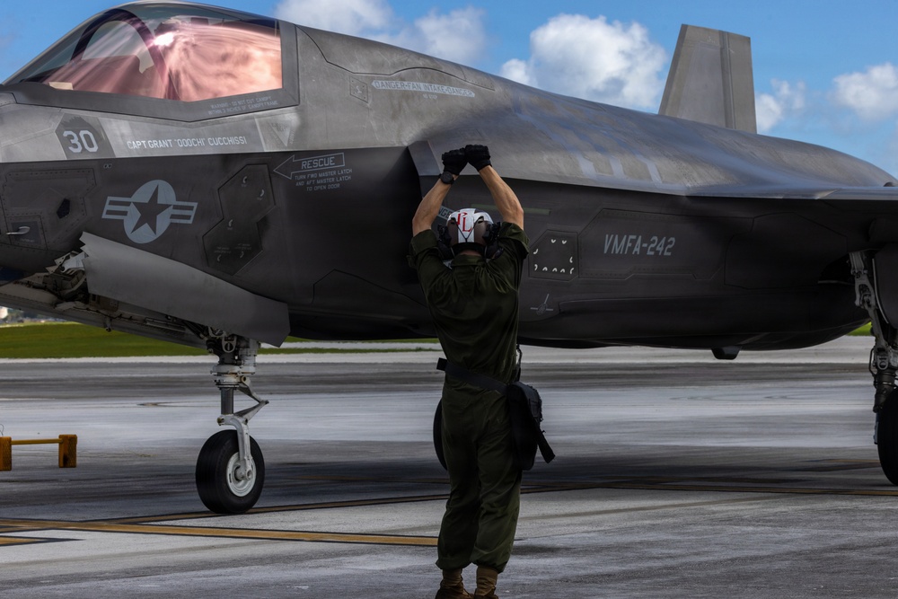 U.S. Marines continue flight operations during Valiant Shield 2026
