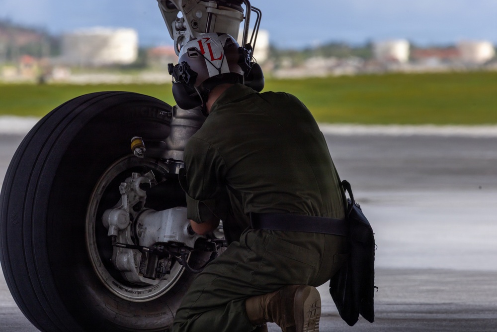U.S. Marines continue flight operations during Valiant Shield 2026