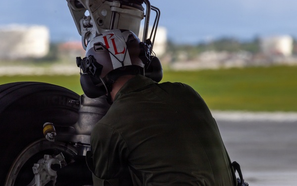 U.S. Marines continue flight operations during Valiant Shield 2026