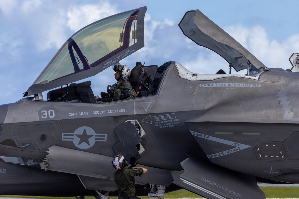 U.S. Marines continue flight operations during Valiant Shield 2026