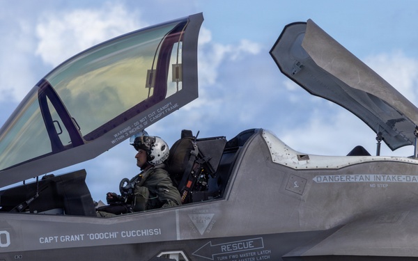 U.S. Marines continue flight operations during Valiant Shield 2026