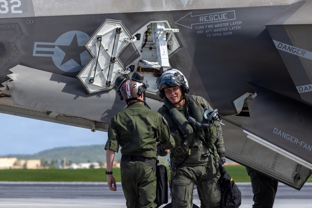 U.S. Marines continue flight operations during Valiant Shield 2026
