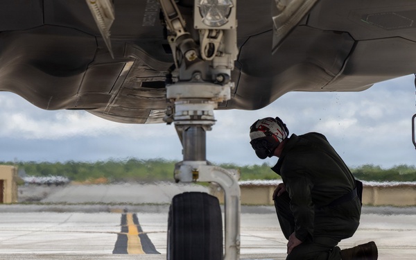 U.S. Marines continue flight operations during Valiant Shield 2026