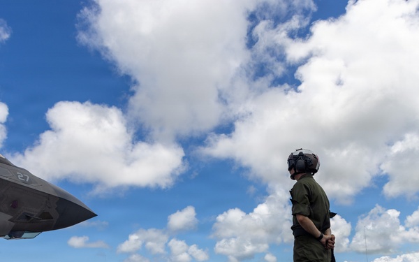 U.S. Marines continue flight operations during Valiant Shield 2026