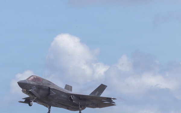 U.S. Marines continue flight operations during Valiant Shield 2026