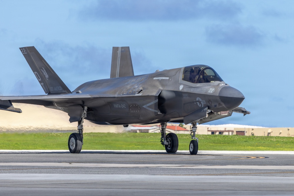 U.S. Marines continue flight operations during Valiant Shield 2026