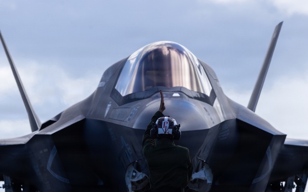 U.S. Marines continue flight operations during Valiant Shield 2026
