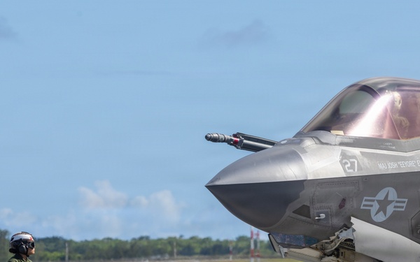 U.S. Marines continue flight operations during Valiant Shield 2026