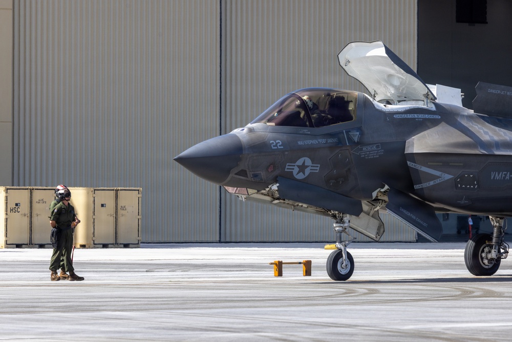 U.S. Marines continue flight operations during Valiant Shield 2026
