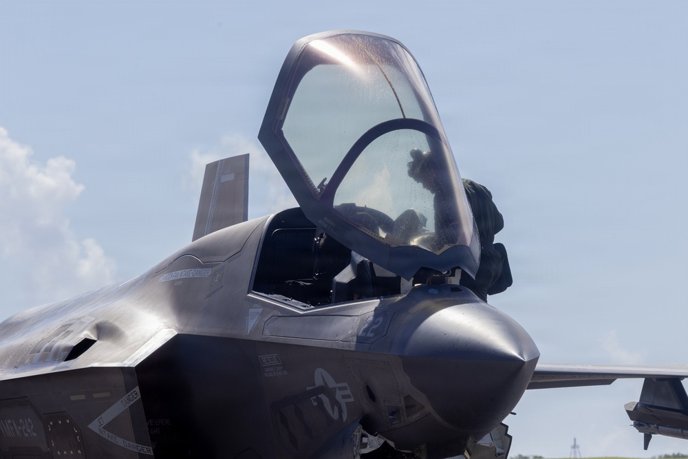 U.S. Marines conclude flight operations during Valiant Shield 2026