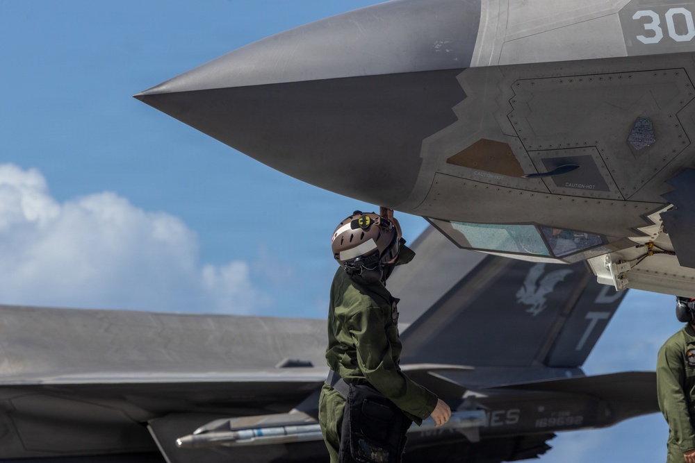 U.S. Marines conclude flight operations during Valiant Shield 2026