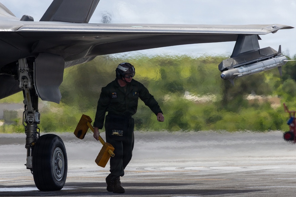 U.S. Marines conclude flight operations during Valiant Shield 2026