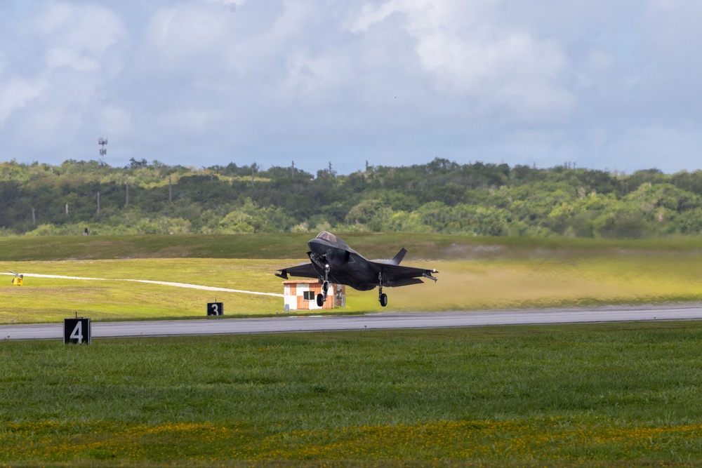 U.S. Marines conclude flight operations during Valiant Shield 2026