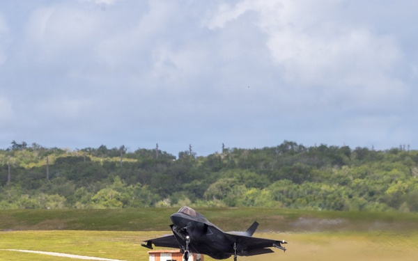 U.S. Marines conclude flight operations during Valiant Shield 2026