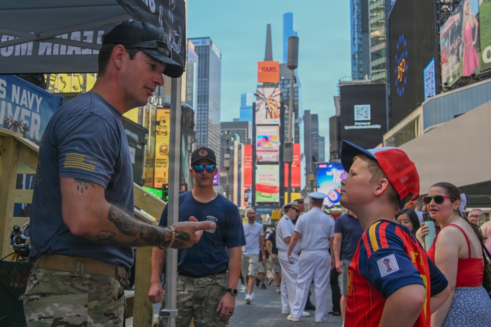 Navy Diver Outreach in Times Square