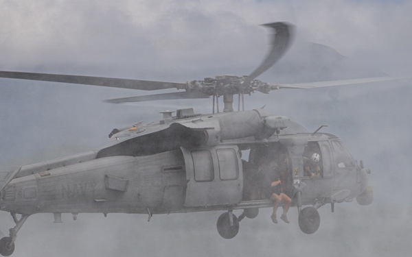 U.S. service members, New Zealand sailors conduct helocast training