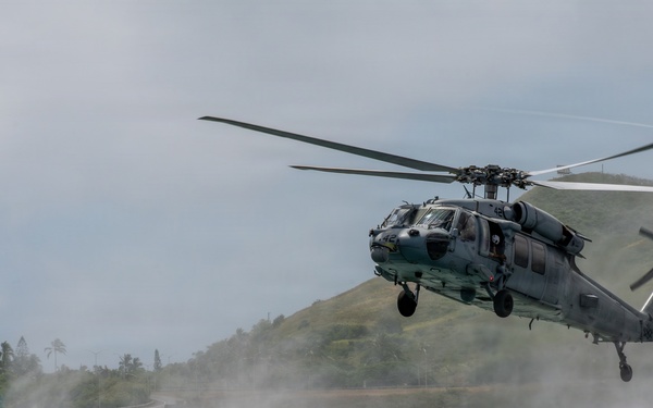 U.S. service members, New Zealand sailors conduct helocast training