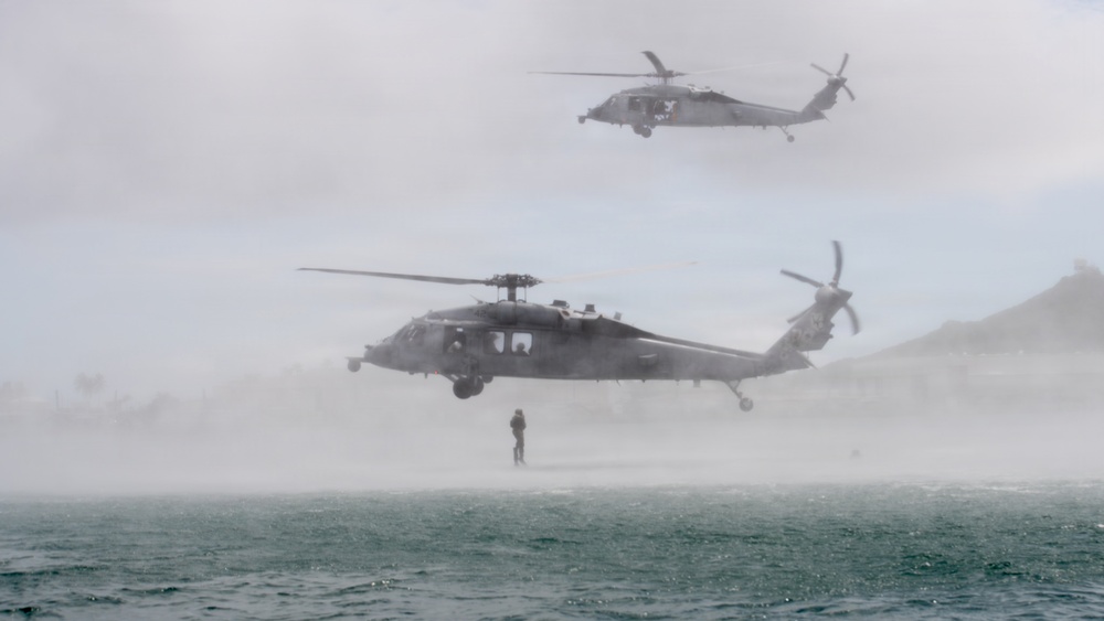 U.S. service members, New Zealand sailors conduct helocast training