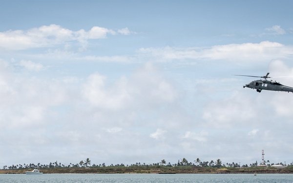 U.S. service members, New Zealand sailors conduct helocast training
