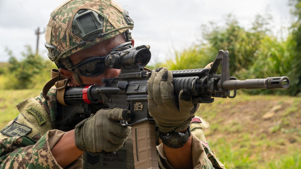 Malaysian Soldier Conducts Live-Fire Range at Marine Corps Base Hawaii