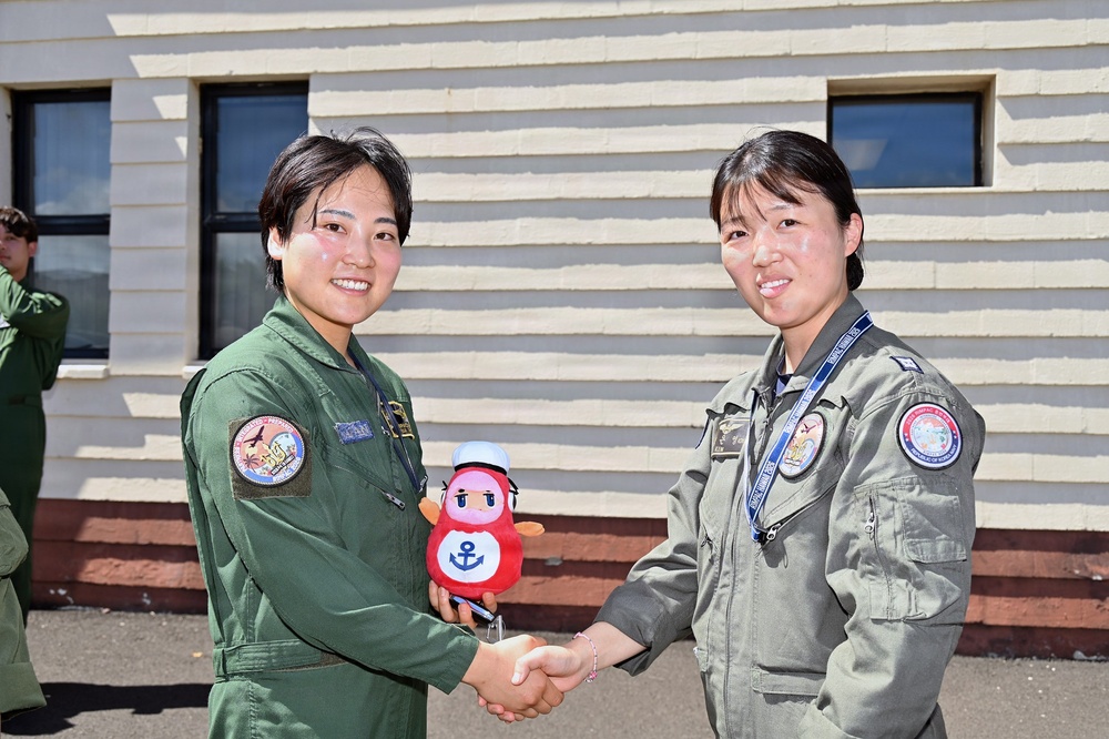 Japanese and Republic of Korea Aviators Build Professional Ties During RIMPAC 2026