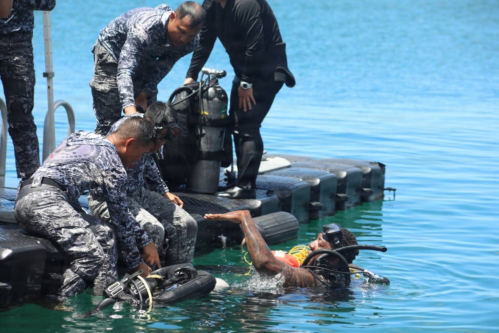 PCG Divers Participate in Underwater Search Training at RIMPAC 2026