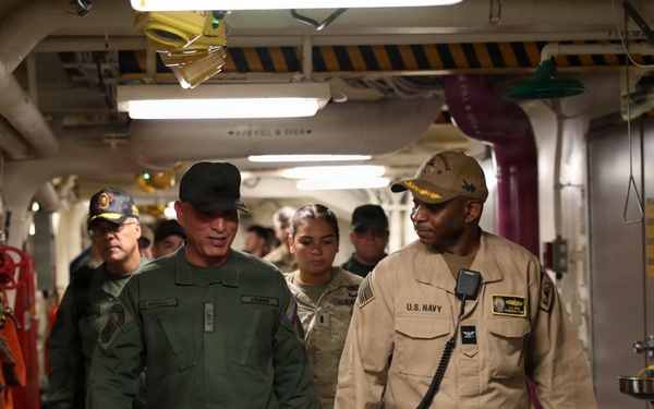 Venezuelan Army Maj. Gen. Delfín Alfredo Espinoza Torres, personnel director for the Bolivarian National Guard, tours USS Fort Lauderdale.