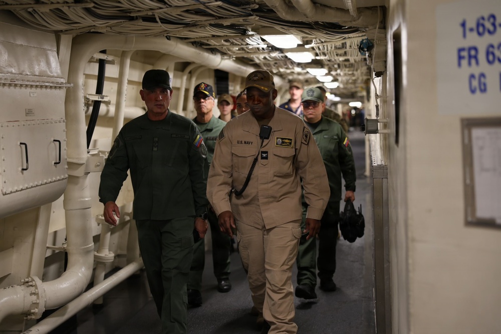 Venezuelan Army Maj. Gen. Delfín Alfredo Espinoza Torres, personnel director for the Bolivarian National Guard, tours the San Antonio-class amphibious transport dock ship USS Fort Lauderdale.