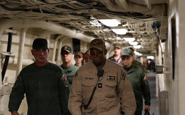 Venezuelan Army Maj. Gen. Delfín Alfredo Espinoza Torres, personnel director for the Bolivarian National Guard, tours the San Antonio-class amphibious transport dock ship USS Fort Lauderdale.
