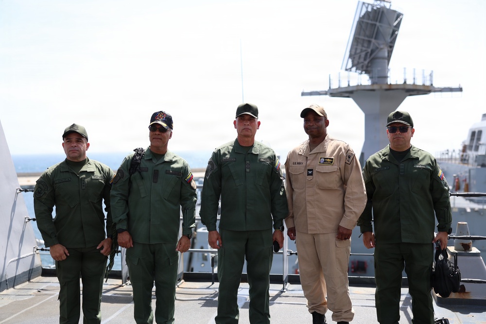 Venezuelan Army Maj. Gen. Delfín Alfredo Espinoza Torres, personnel director for the Bolivarian National Guard, tours the San Antonio-class amphibious transport dock ship USS Fort Lauderdale.