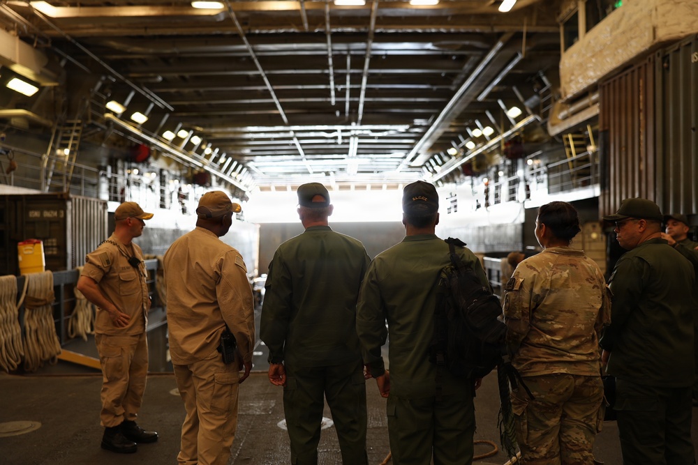 Venezuelan Army Maj. Gen. Delfín Alfredo Espinoza Torres, personnel director for the Bolivarian National Guard, tours the San Antonio-class amphibious transport dock ship USS Fort Lauderdale.
