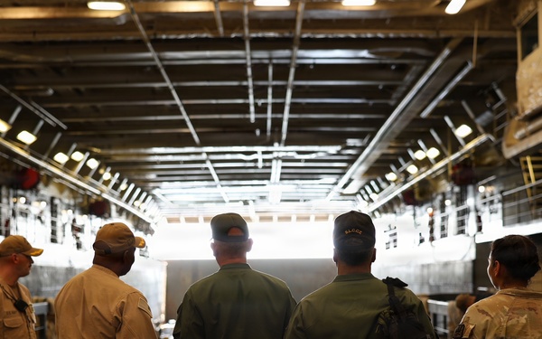 Venezuelan Army Maj. Gen. Delfín Alfredo Espinoza Torres, personnel director for the Bolivarian National Guard, tours the San Antonio-class amphibious transport dock ship USS Fort Lauderdale.