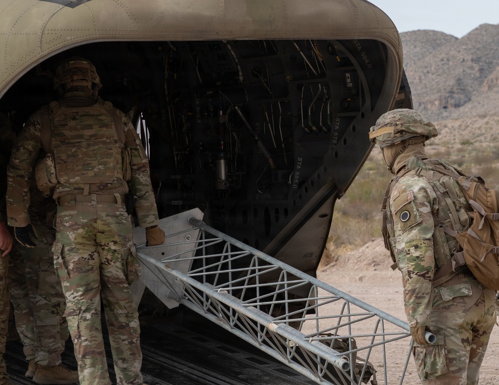 JTF-SB soldiers conduct Sling load Operation to assist U.S. Border Patrol