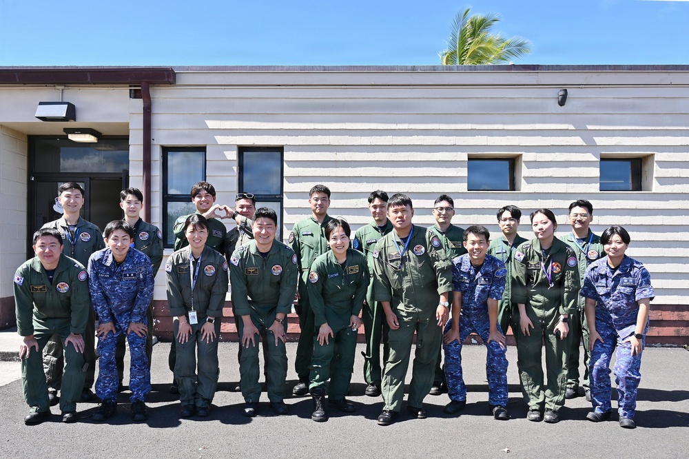 Japanese and Republic of Korea Aviators Build Professional Ties During RIMPAC 2026