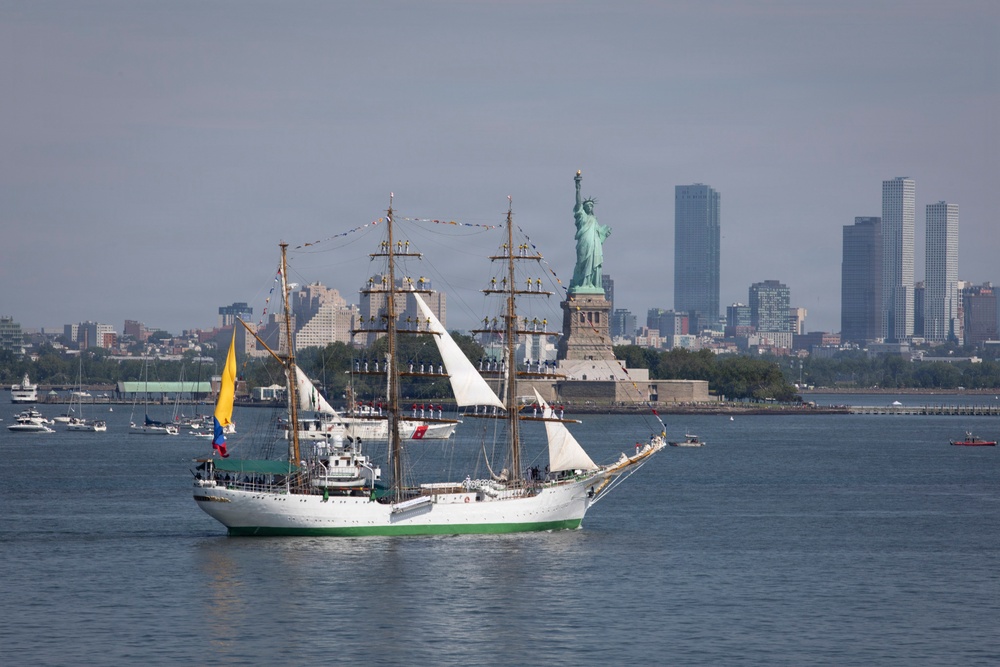 CNO Participates in International Fleet Review 250
