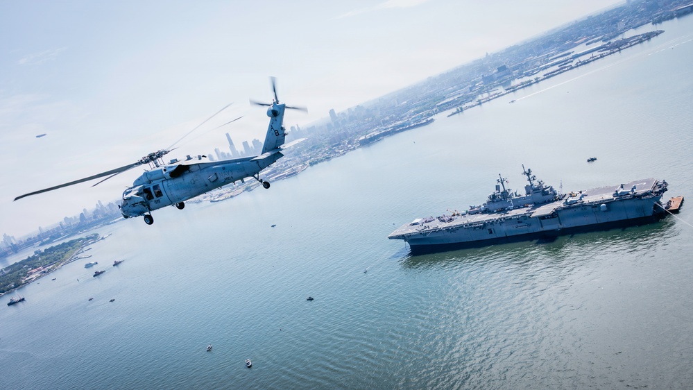 HSC-11 Participates in the INR 250 Flyover